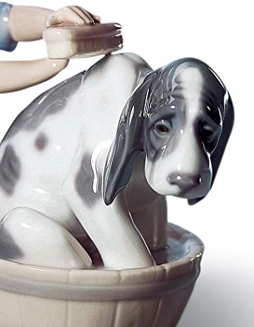 LADRÓ bashful bather dog figurica. Porculanska djevojka figura.