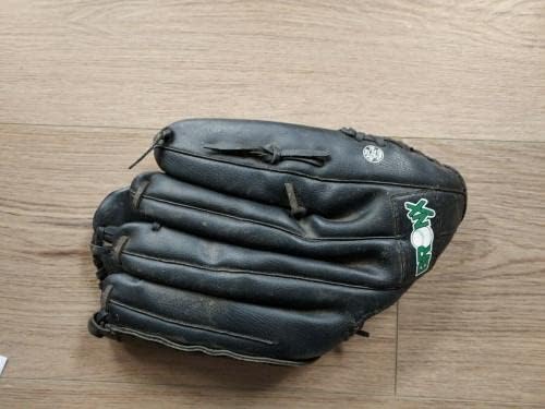 WADE BOGGS autographed baseball Glove Hof-JSA COA-autographed MLB Gloves