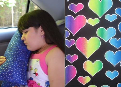 Dječji ružičasti putnički jastuk - jastuk sigurnosne pojaseve sa šarenim tkaninom srca